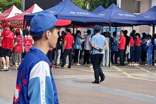 霍勒迪：上半场我们的防守不错 逼迫对手出现了很多失误